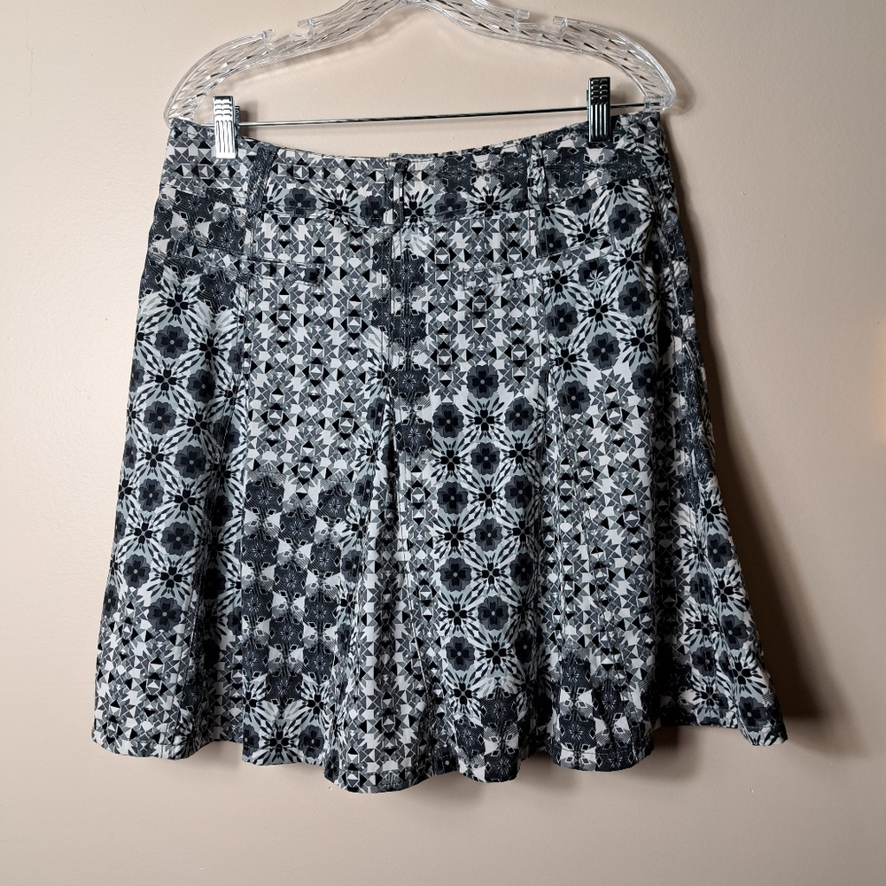 ATHLETA Whatever Size 8 Floral Print Skort  A Line Skirt Built In Shorts - Picture 7 of 12